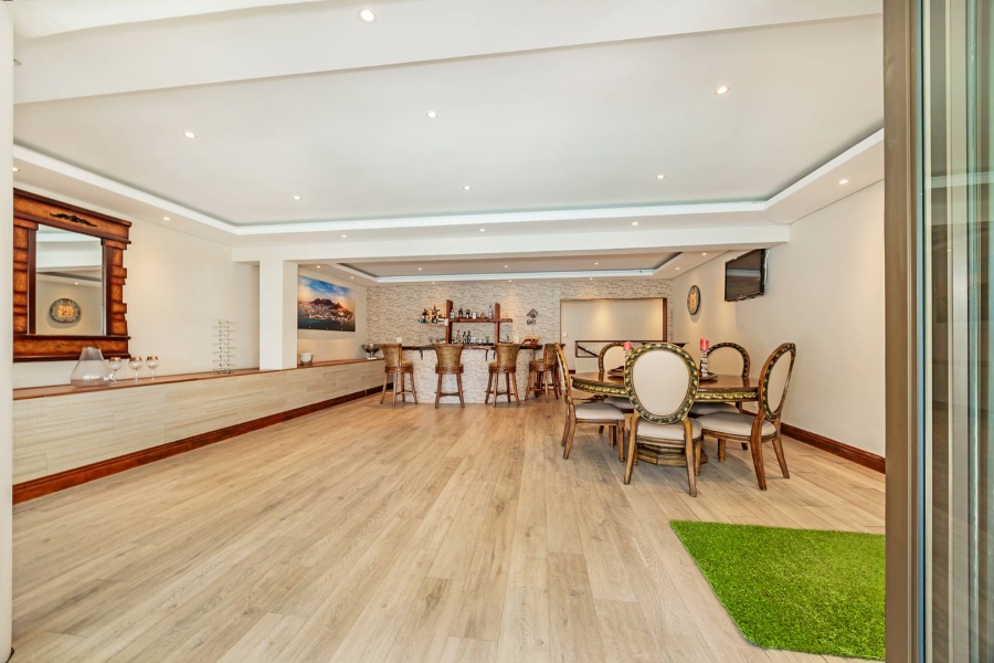 8 Bedroom Property for Sale in Baronetcy Estate Western Cape